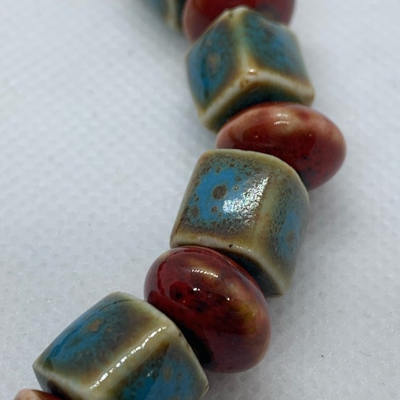 Aqua blue and red clay beaded bracelet, with lobster claw clasp - Picture 2 of 2